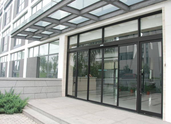 自動(dòng)門的緊急開(kāi)啟功能解析